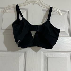 DKNY Bra Seamless Wire Free Bralette is a Size Large.